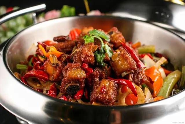 Dry pot pork ribs (干锅排骨）